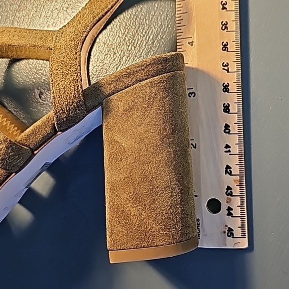 Pelle Moda women's green suede cube heals sandles. Size 6.5 M.‎ Excellent - Picture 2 of 5